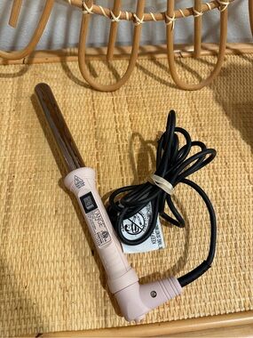 Lange 1 inch Pink and Gold Curling Wand with Black Cord